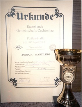 Christoph�s Urkunde und Pokal 